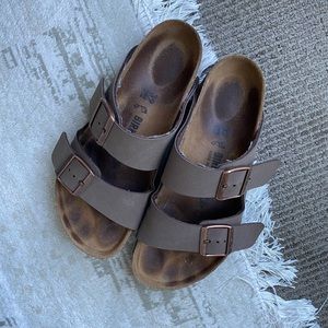 Birkenstock Arizona in a dark taupe, size 39.
